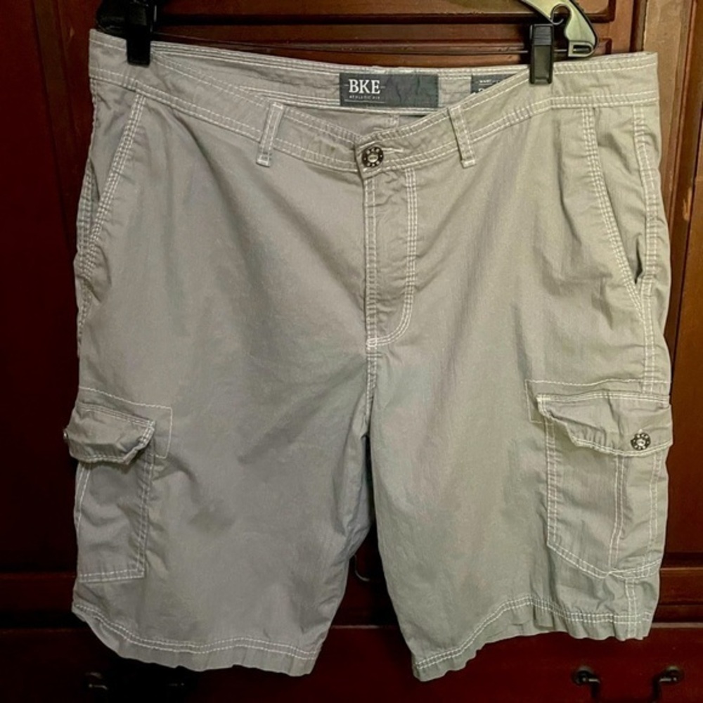 Buckle Athena Fit Cargo Shorts, lightweight and comfortable 🌟EUC🌟 38/23